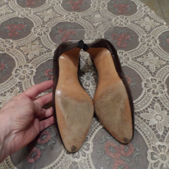Chanel Brown Crocodile Leather Classic Heeled Pumps Size 7 1/2M - Picture 13 of 16
